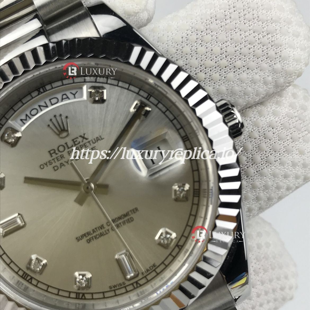 ROLEX DAY-DATE II 218239 FLUTED BEZEL SILVER DIAL DIAMOND MARKERS